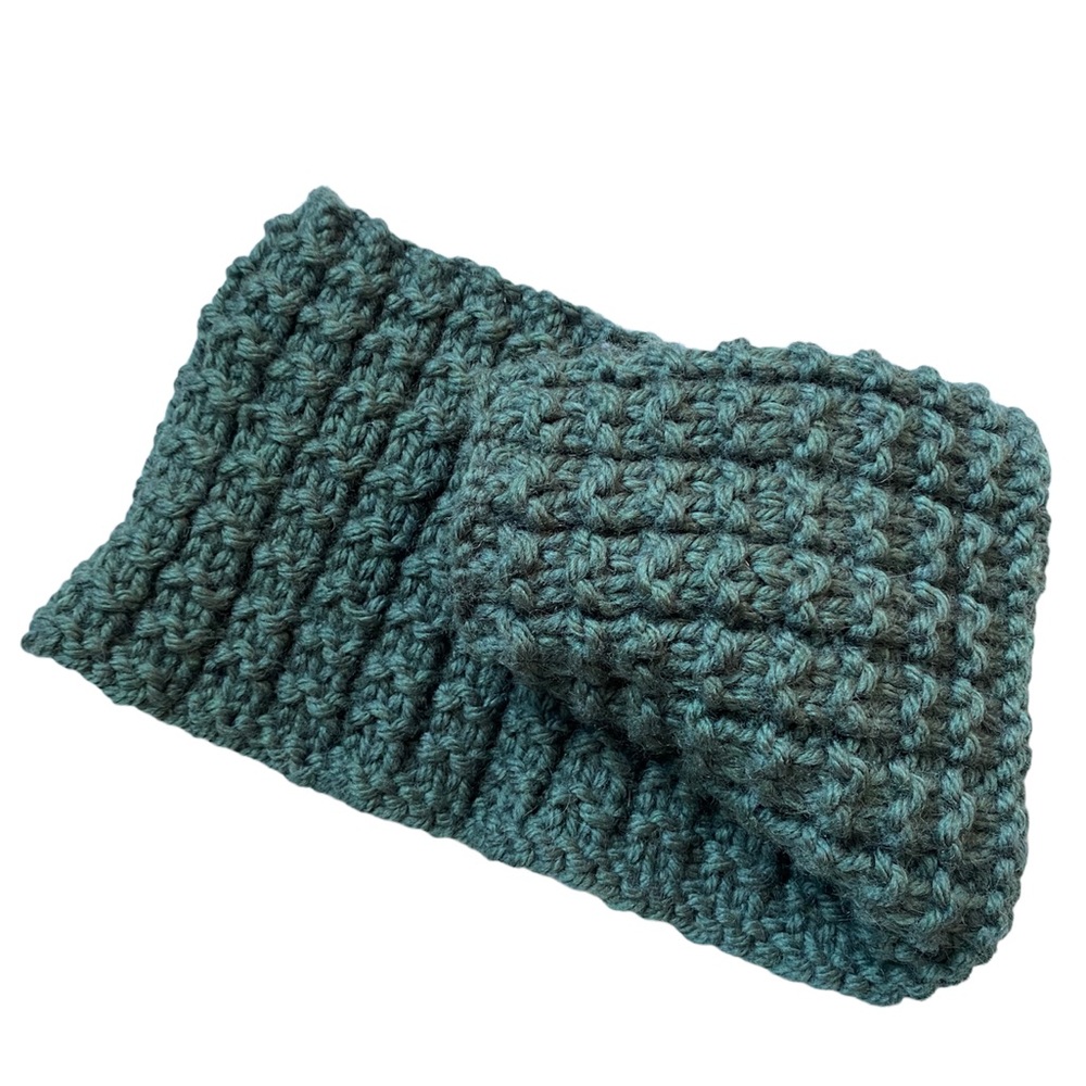 🧶🧶 HAND KNIT NECK WARMER. GREAT STOCKING STUFFER. COZY WARM AND COMFY